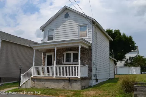 105 Bellman St, Throop, PA 18512