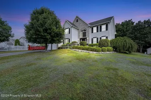 307 Skyline Dr, Archbald, PA 18403