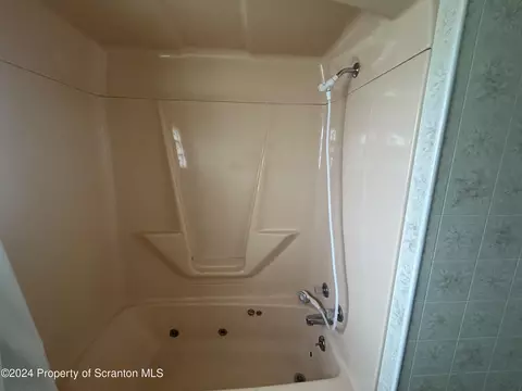 Bath - 605 Clark St, Old Forge, PA 18518 photo 2 of 3