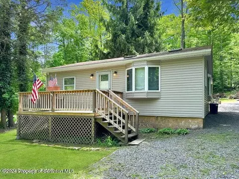 120 Al Wa Da Circl Cir, Greentown, PA 18426