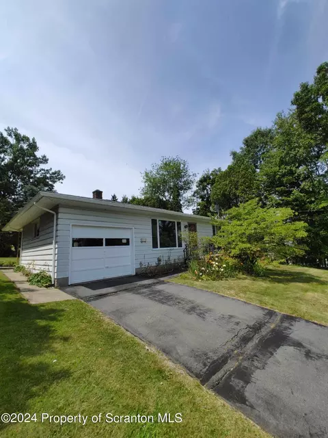 14 Hemlock St, Dupont, PA 18641