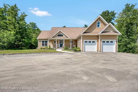 471 Dundaff St, Greenfield Township, PA 18407