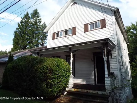14 Cottage St, Carbondale, PA 18407