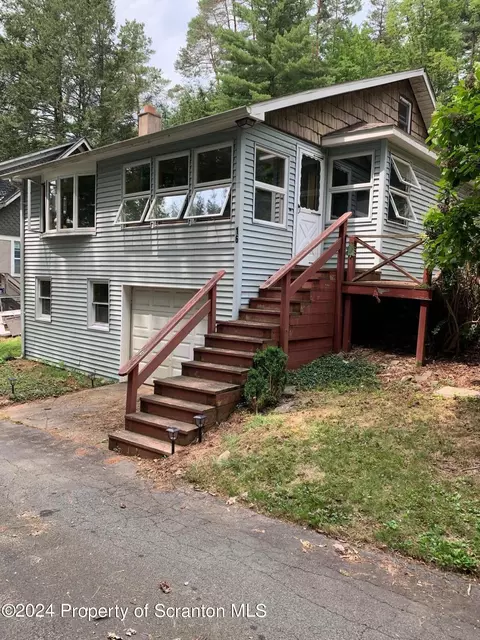 16 Elbert Behling Rd, Beach Lake, PA 18405