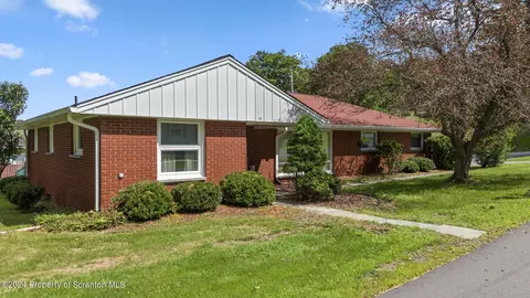 18 Veterans Dr, New Milford, PA 18834