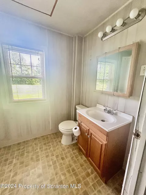 Bath - 286 Orchard Rd, Great Bend, PA 18821 photo 2 of 3
