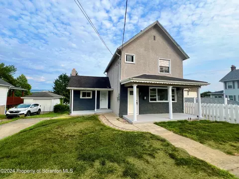 110 4th St, Blakely, PA 18447