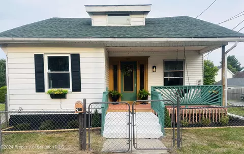 200 Depew Ave, Mayfield, PA 18433