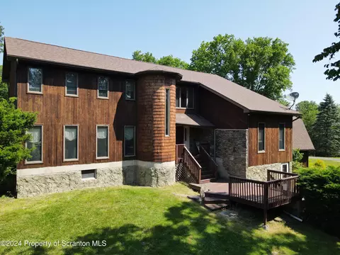 58 Strawberry Ln, Scott Twp, PA 18447