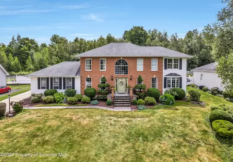 810 Laurel Rd, Mayfield, PA 18433
