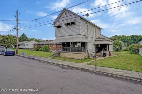 916 William St, Taylor, PA 18517