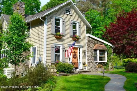 517 Clinton St, Waverly, PA 18471