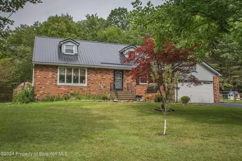 1038 Elkview Dr, Clifford Township, PA 18421