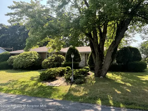 100 Vosburg Ln, Clarks Summit, PA 18411