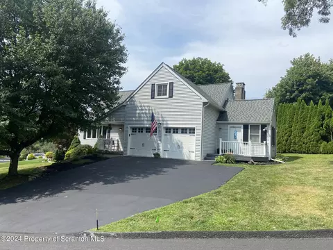 157 Edgewood Dr, South Abington, PA 18411