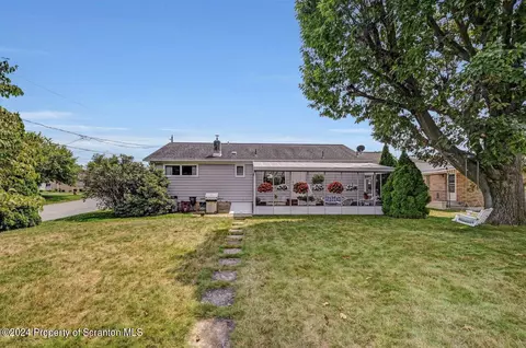 261 E Morton St, Old Forge, PA 18518 photo 5