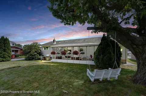 261 E Morton St, Old Forge, PA 18518 photo 4