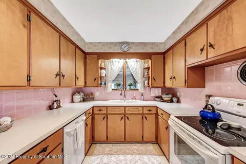 261 E Morton St, Old Forge, PA 18518 photo 18