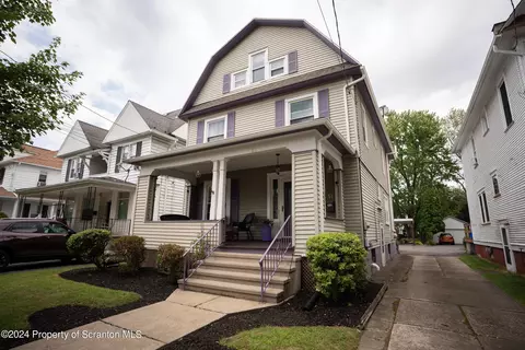 51 Bedford St, Forty Fort, PA 18704
