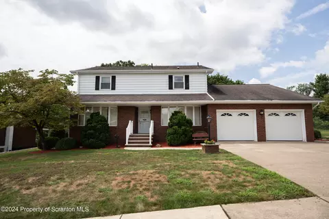 15 President Rd, Hanover Twp, PA 18706