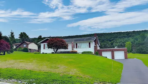 186 Green Grove Rd, Scott Twp, PA 18447
