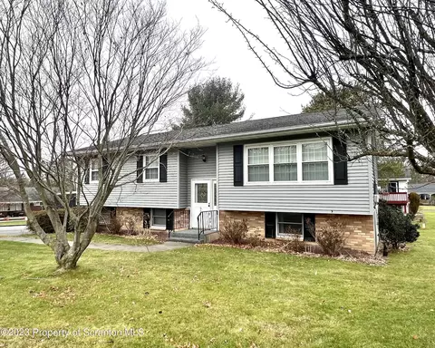 901 Sarah Dr, South Abington Twp, PA 18411