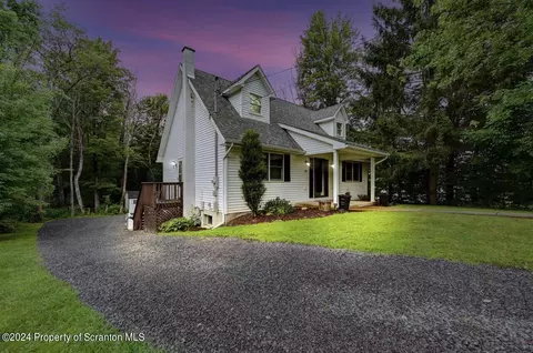 80 Honesdale Rd, Carbondale, PA 18407