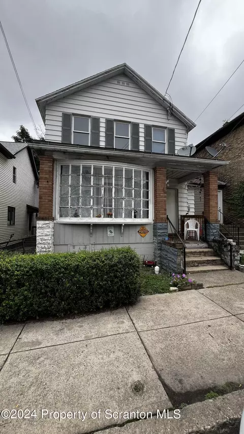 63 8th Ave, Carbondale, PA 18407