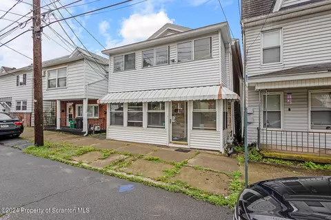 37 Pine St, Pittston, PA 18640