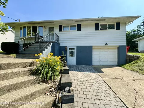 915 Meade St, Dunmore, PA 18512
