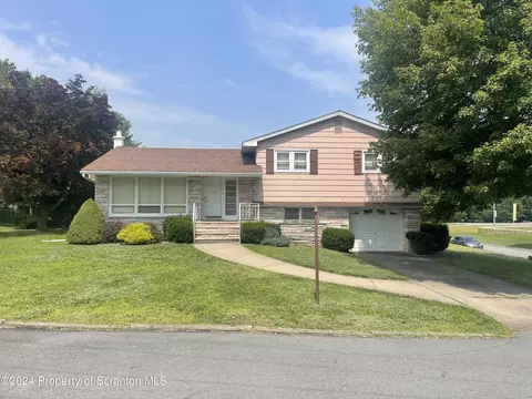 10 Lord St, Simpson, PA 18407