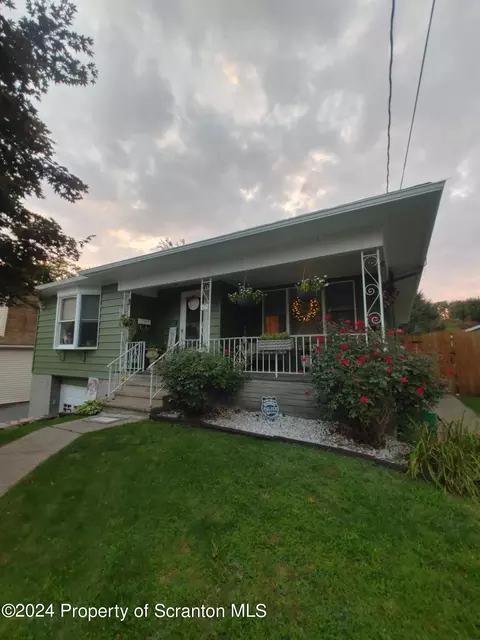 617 Lawrence St, Old Forge, PA 18518