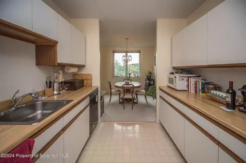 1311 Summit Pointe, Scranton, PA 18512 photo 8