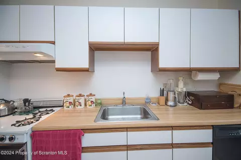 1311 Summit Pointe, Scranton, PA 18512 photo 7