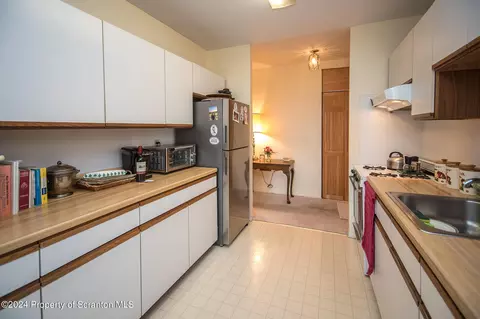1311 Summit Pointe, Scranton, PA 18512 photo 5