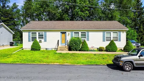 126 Front St, Jessup, PA 18434