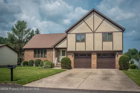 13 Marion Cir, Throop, PA 18512