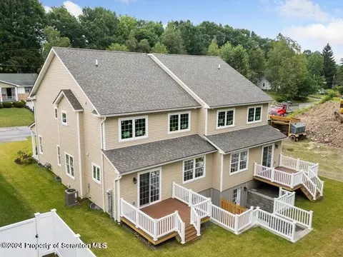 627 1st St, Eynon, PA 18403 photo 6