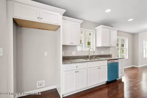 627 1st St, Eynon, PA 18403 photo 33