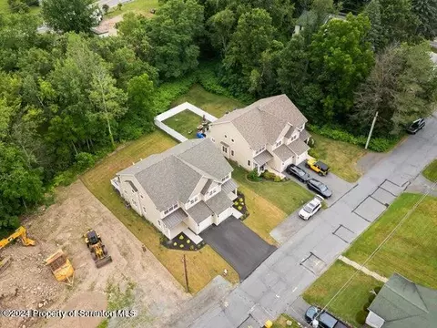 627 1st St, Eynon, PA 18403 photo 4