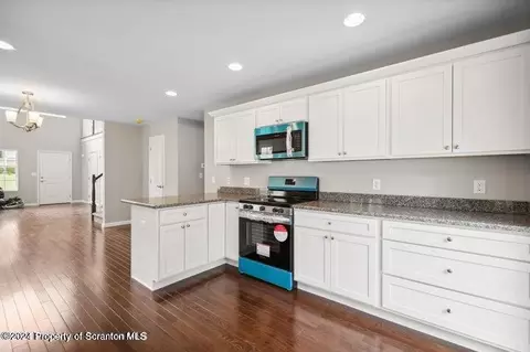 627 1st St, Eynon, PA 18403 photo 32