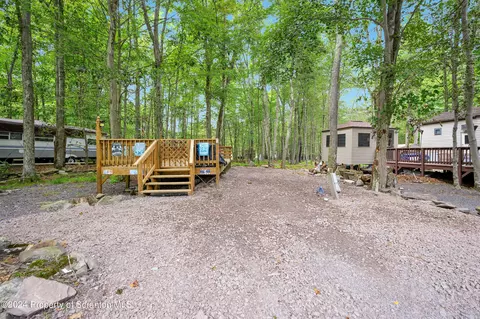 727 Bald Eagle Ln, Covington Twp, PA 18424