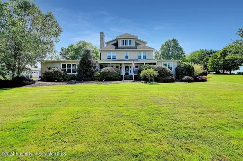 601 Dickinson Rd, Dalton, PA 18414