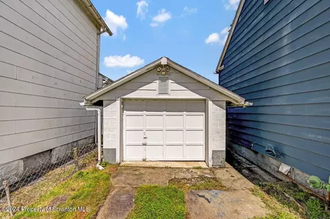 509 Edith St, Old Forge, PA 18518 photo 7