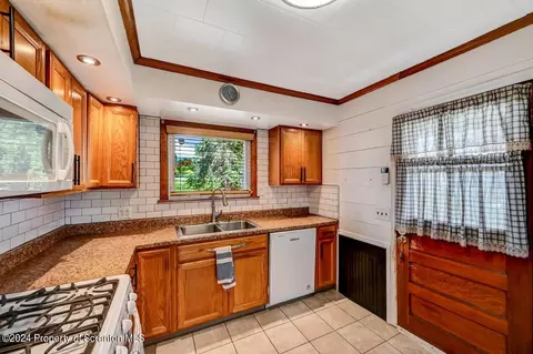 509 Edith St, Old Forge, PA 18518 photo 13