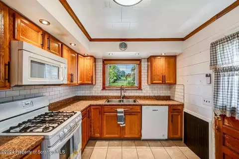 509 Edith St, Old Forge, PA 18518 photo 12