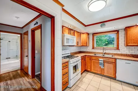 509 Edith St, Old Forge, PA 18518 photo 16