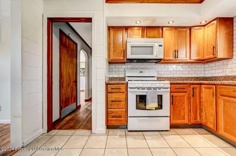 509 Edith St, Old Forge, PA 18518 photo 14