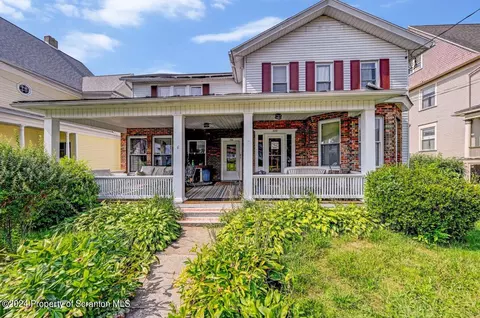 219-221 W Drinker St, Dunmore, PA 18512