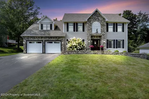20 Woodridge Cir, Clarks Summit, PA 18411
